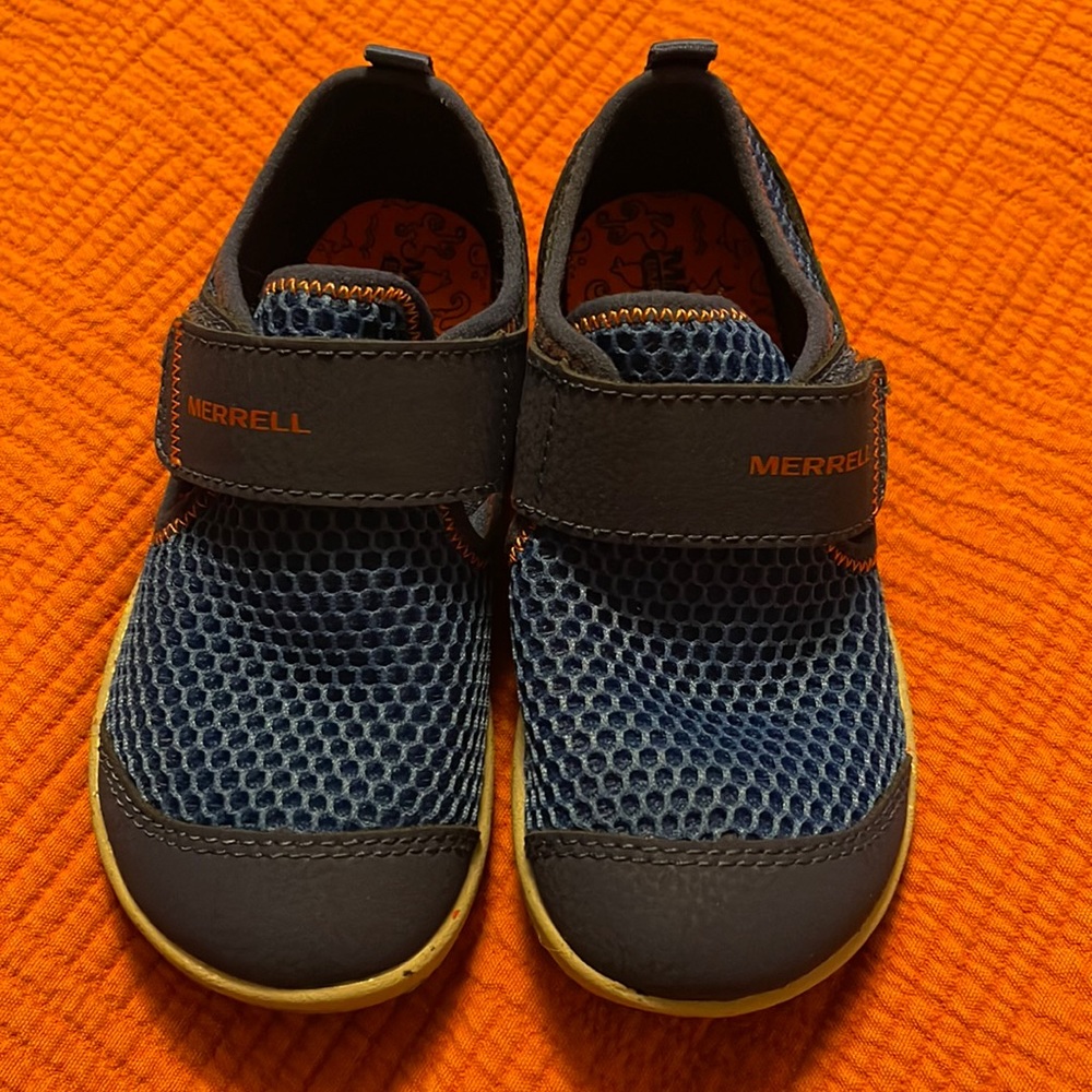 Toddler Merrell baresteps shoe; 9.5M, NWOT